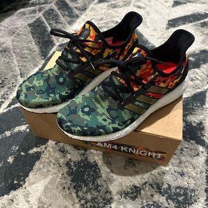 Adidas Size 7 men 8.5 women